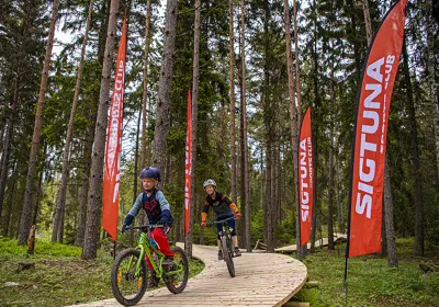 Sigtuna Bike Arena Barn Joakim Hall (7) webb