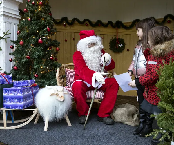 Sigtuna Julmarknad Tomten Och Barn 2019 Frida Lenholm Webb (1)